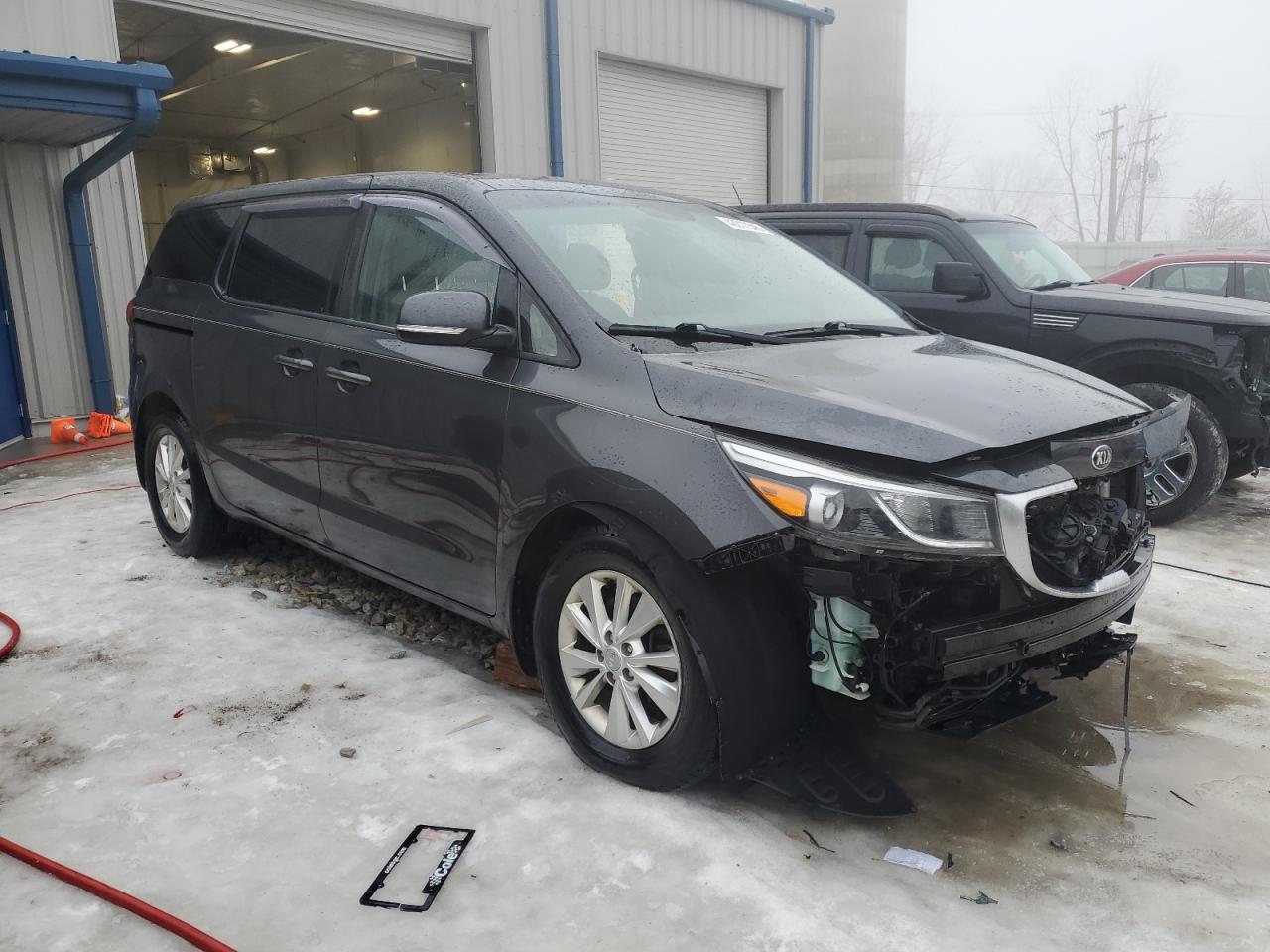 2017 Kia Sedona - Image 4