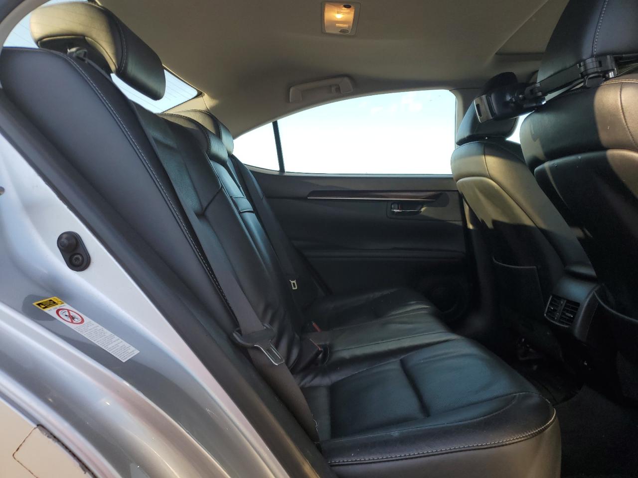 2013 Lexus ES - Image 10