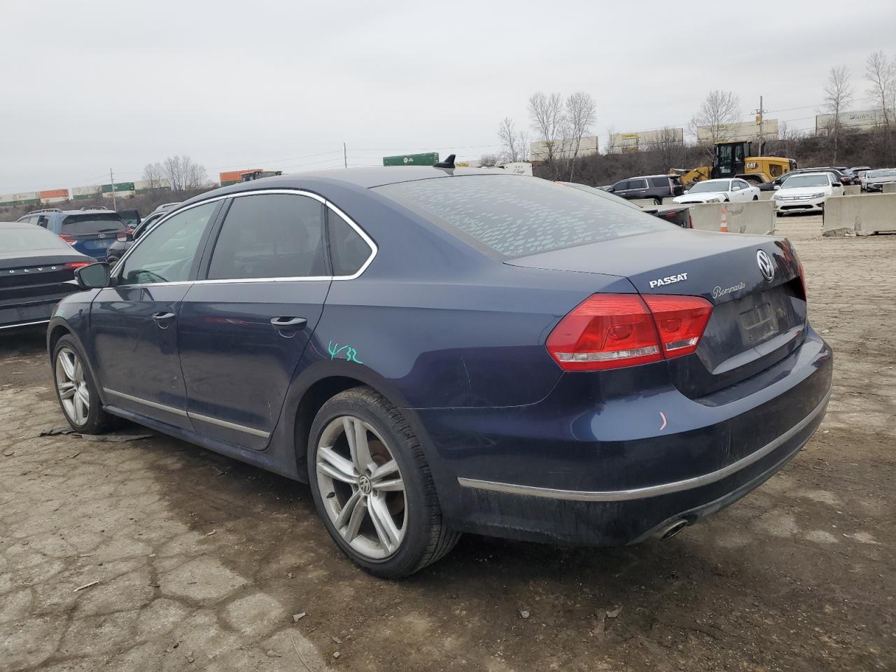 2014 Volkswagen Passat - Image 2