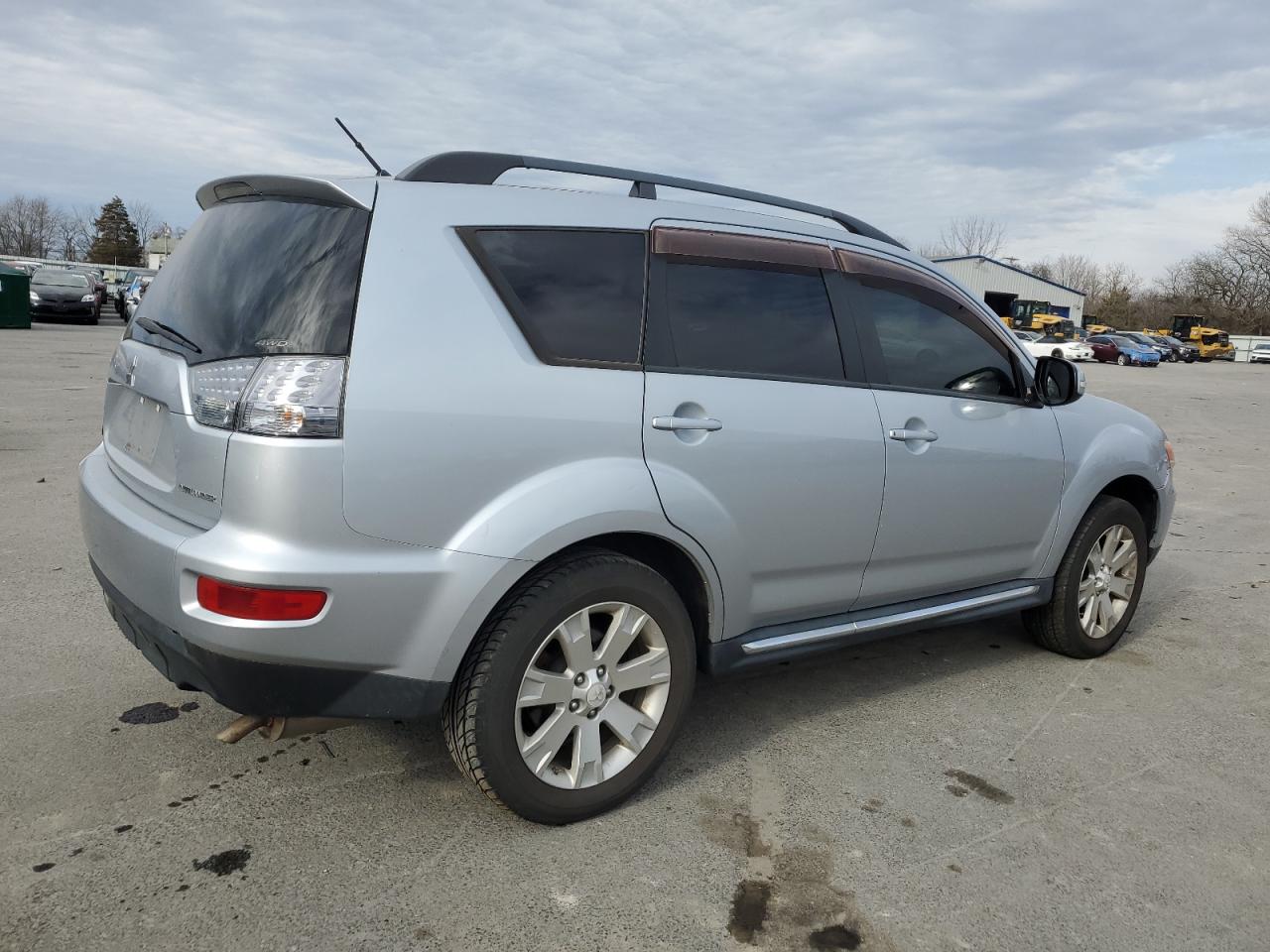 2012 Mitsubishi Outlander - Image 3