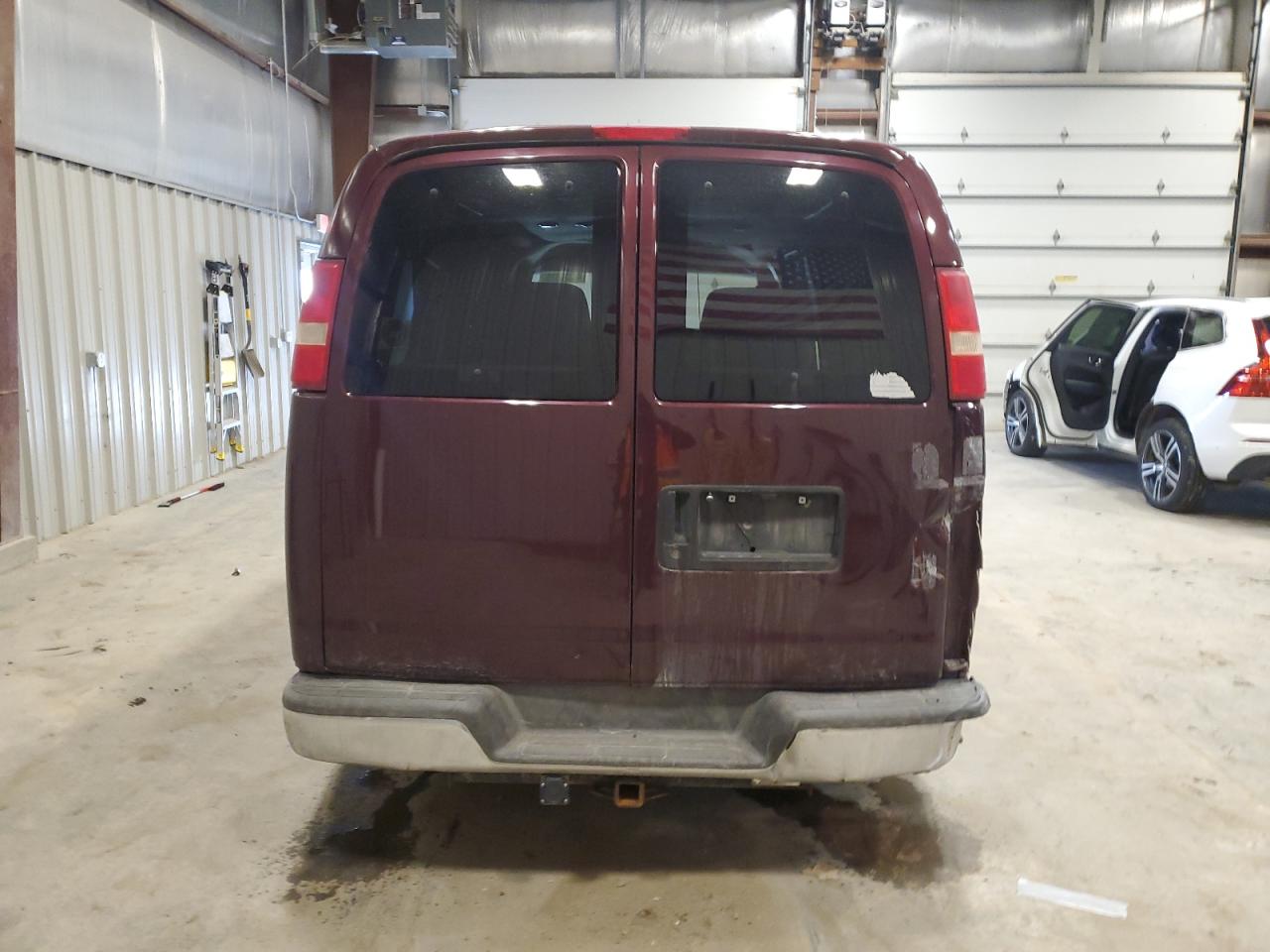 2005 Chevrolet Express - Image 6