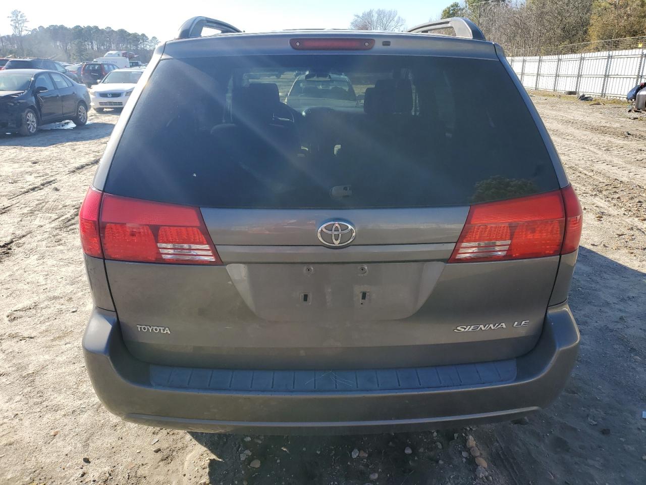 2004 Toyota Sienna - Image 6