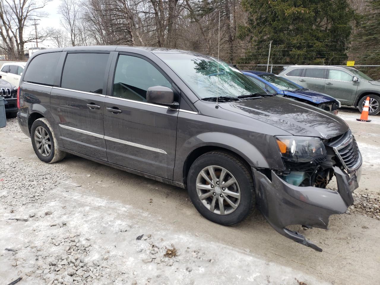 2016 Chrysler Town & Country - Image 4