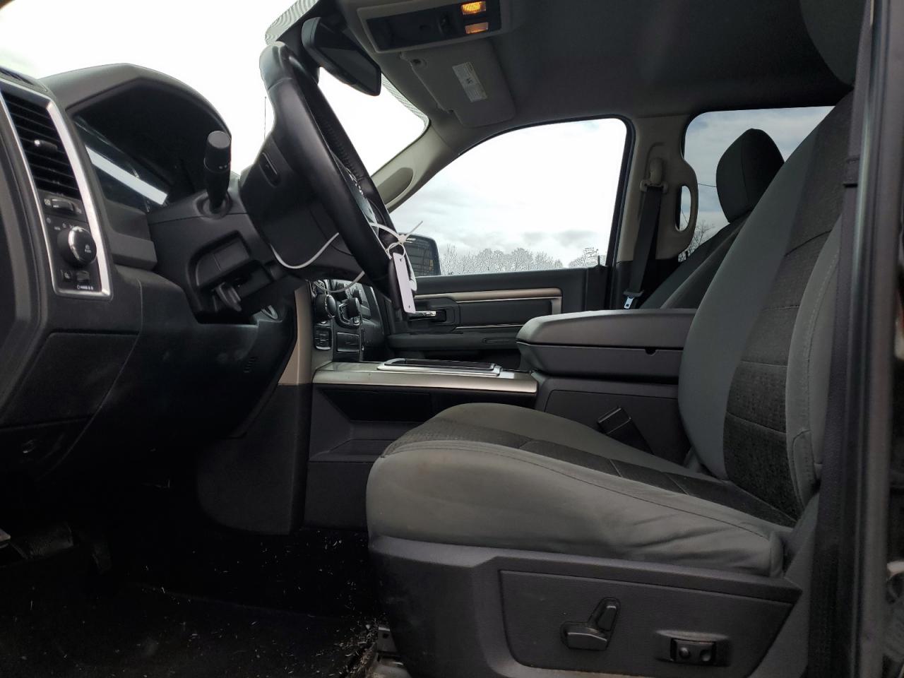 2015 RAM 1500 - Image 7