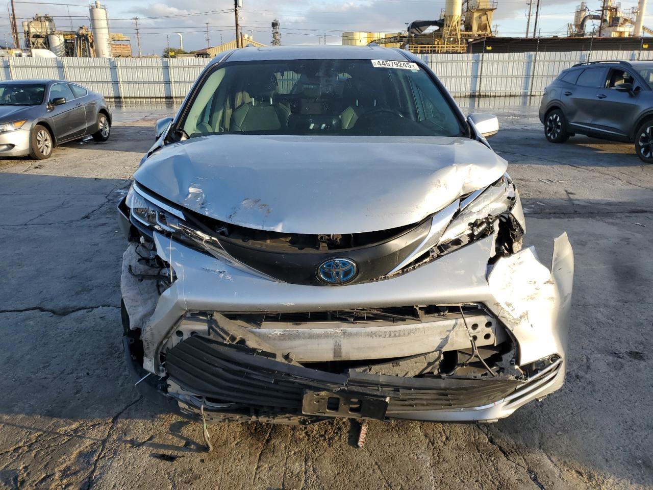 2022 Toyota Sienna - Image 5