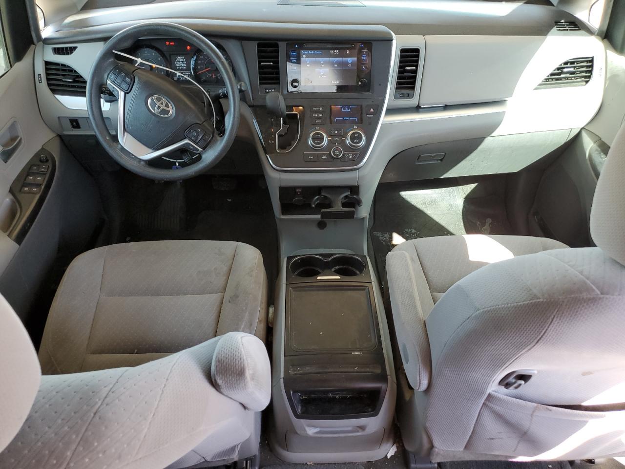 2017 Toyota Sienna - Image 8