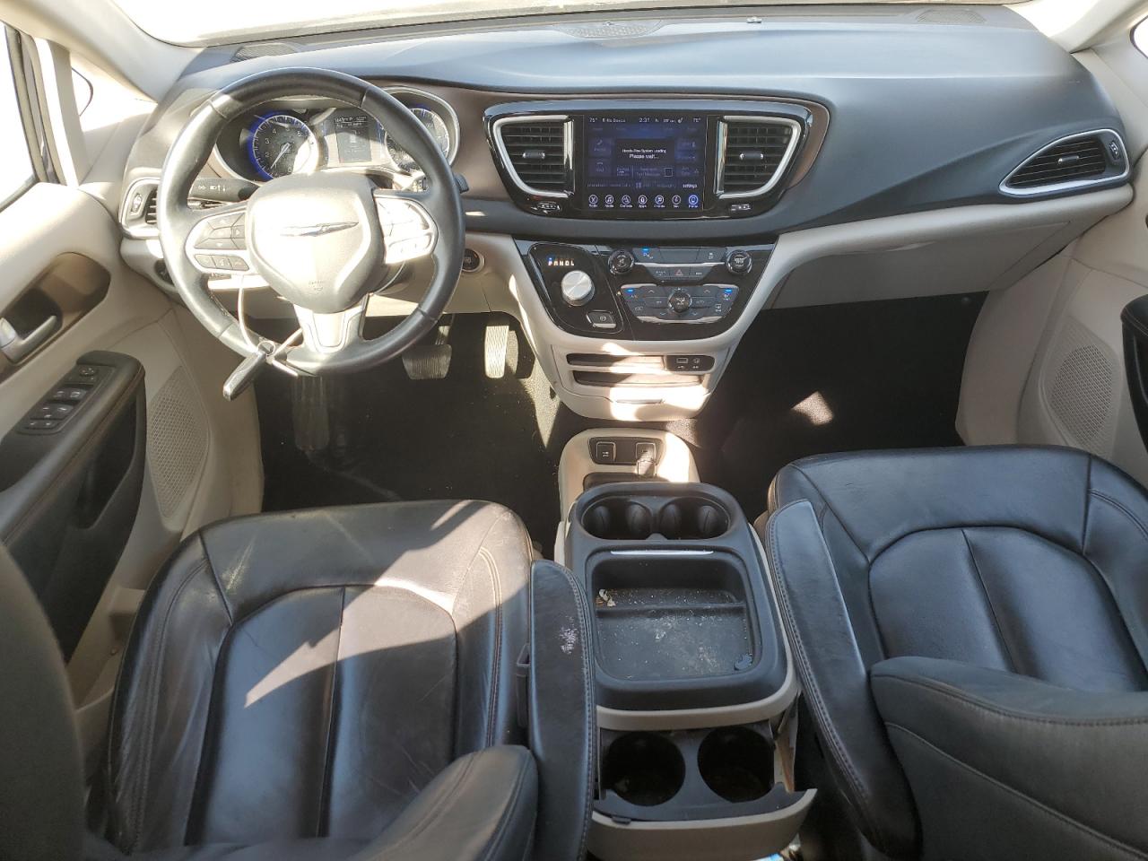 2017 Chrysler Pacifica - Image 8