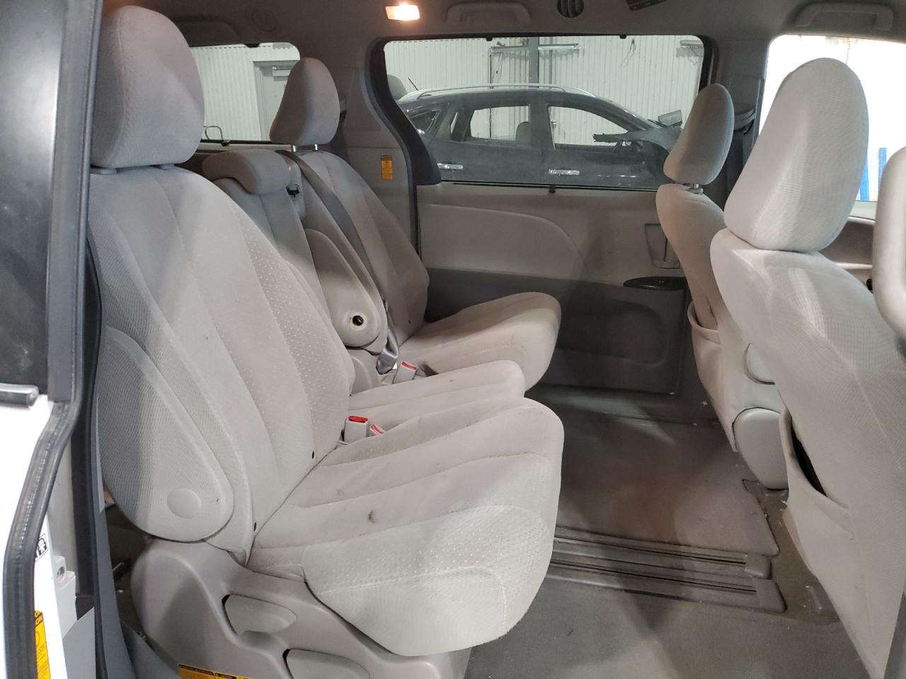 2014 Toyota Sienna - Image 11