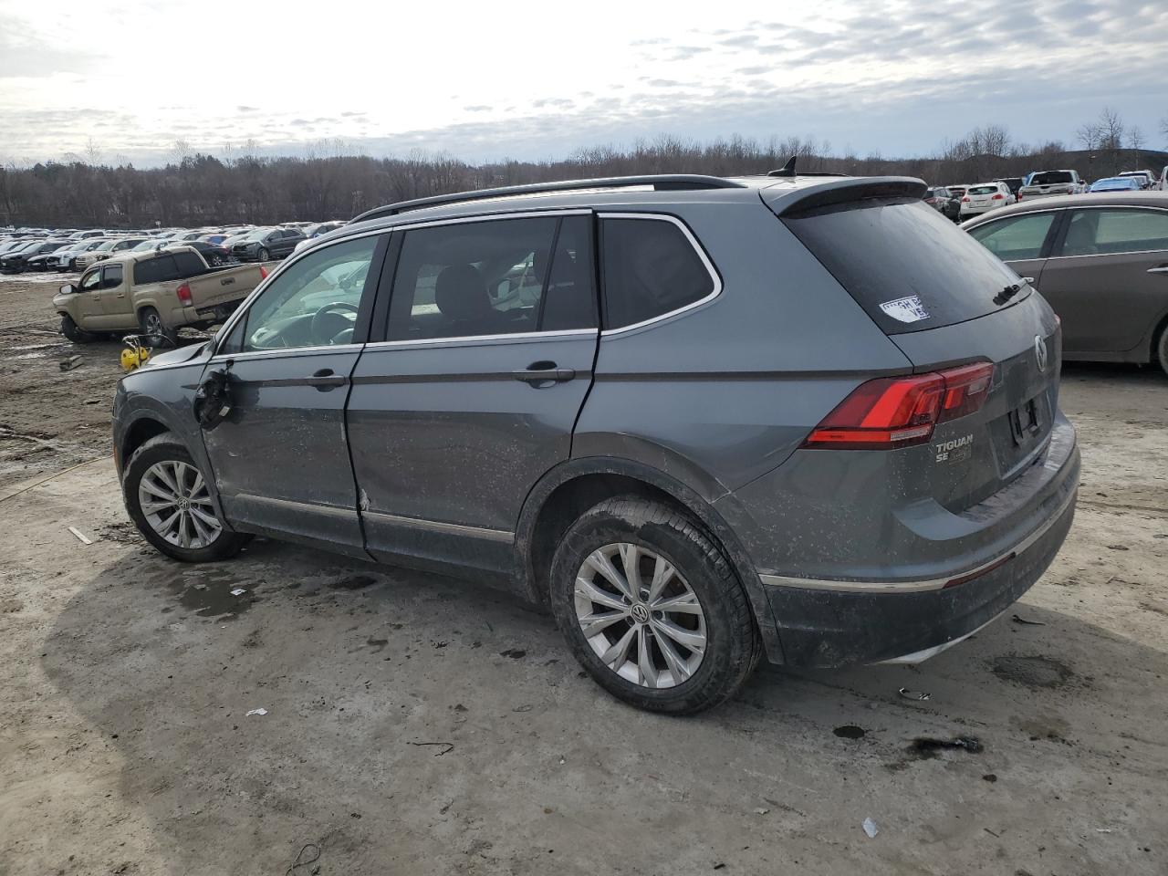 2018 Volkswagen Tiguan - Image 2