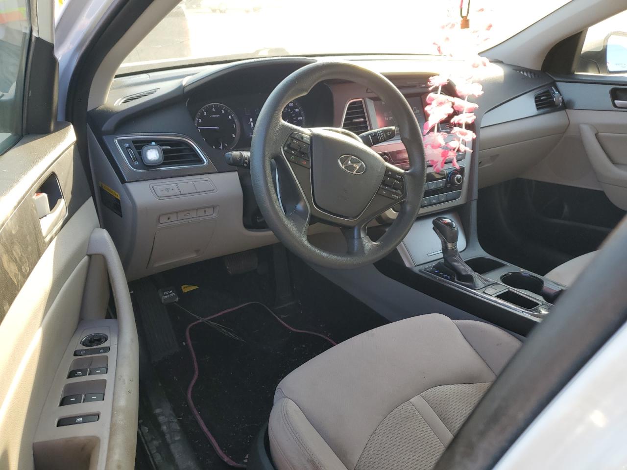 2016 Hyundai Sonata - Image 8