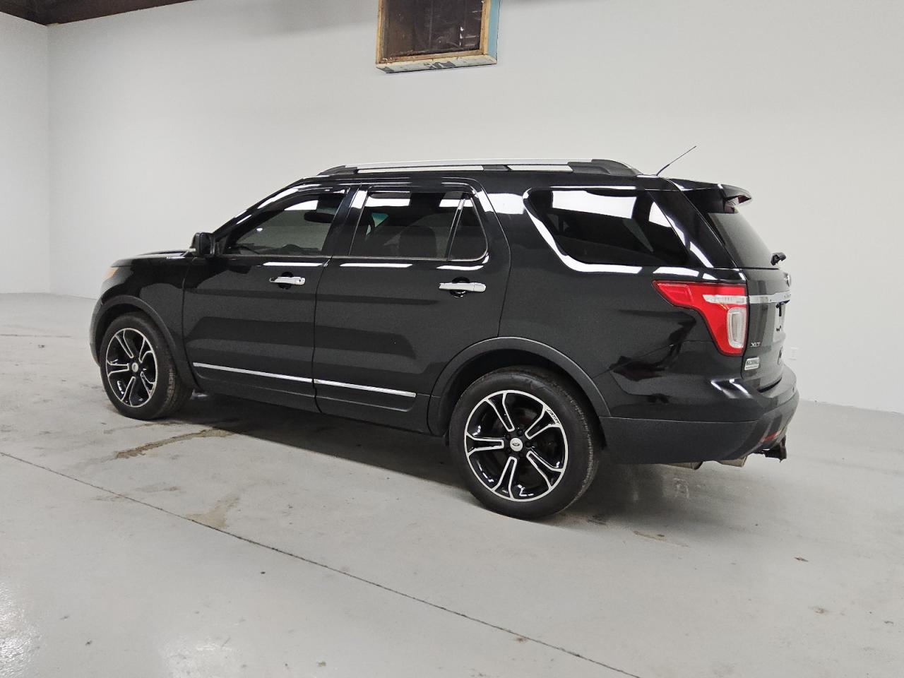 2015 Ford Explorer - Image 2