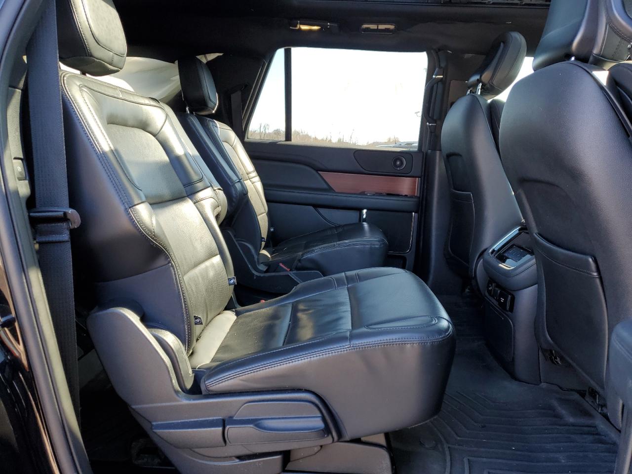 2022 Lincoln Navigator - Image 11