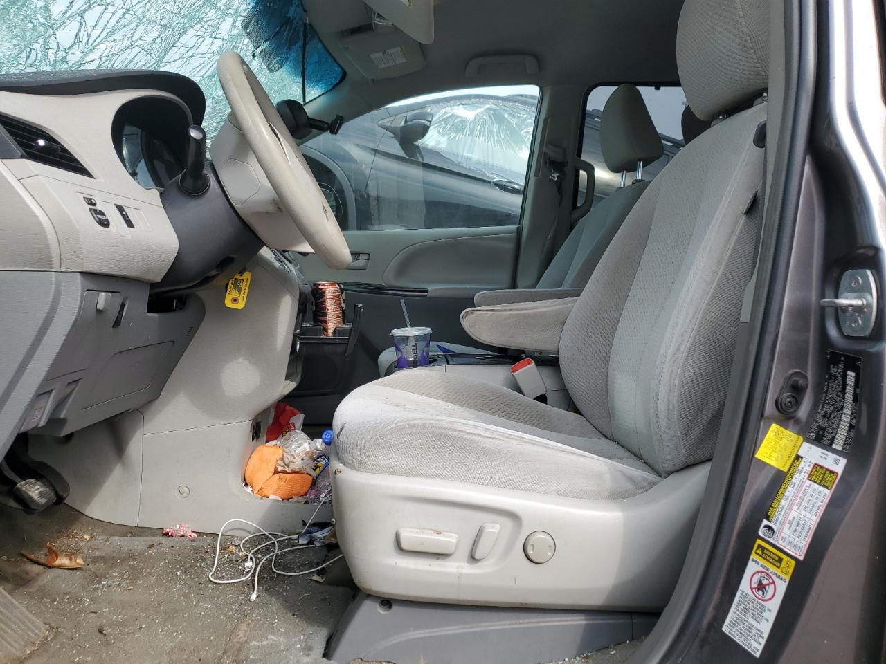2011 Toyota Sienna - Image 7
