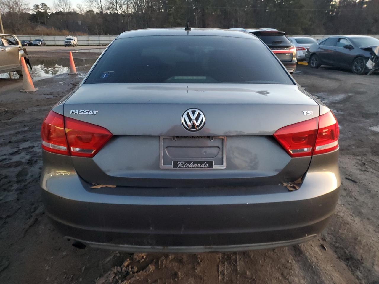 2015 Volkswagen Passat - Image 6