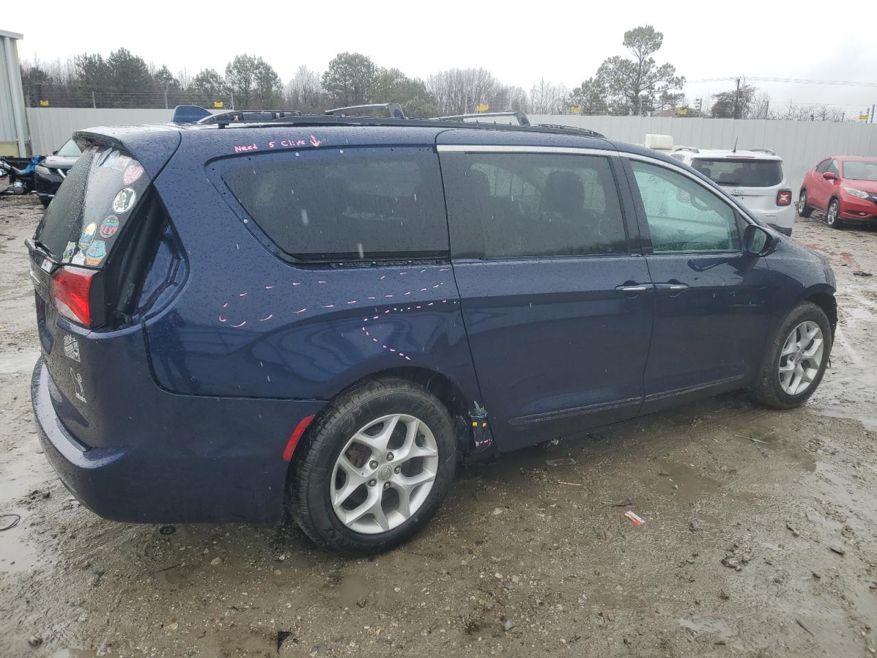 2017 Chrysler Pacifica - Image 3