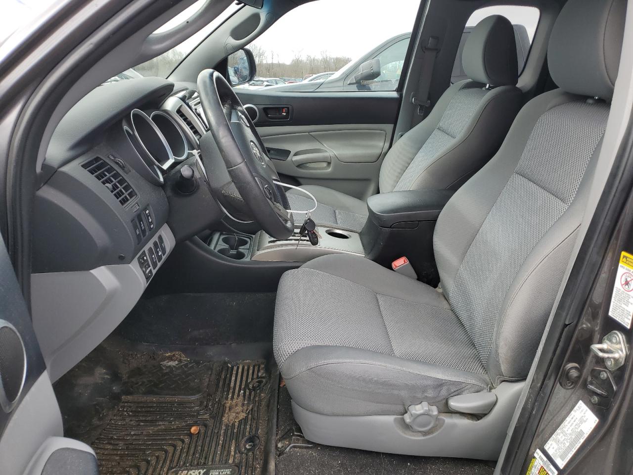2015 Toyota Tacoma - Image 7