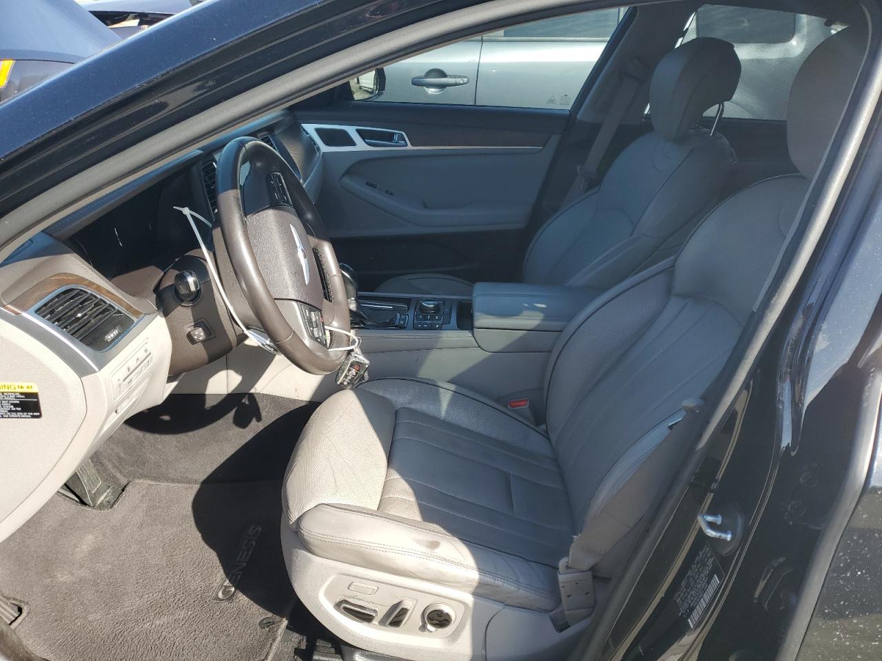 2015 Hyundai Genesis - Image 7
