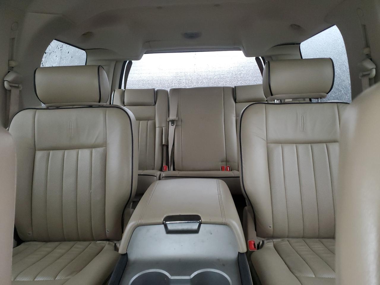2006 Lincoln Navigator - Image 10
