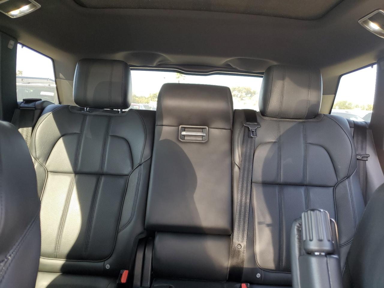2016 Land Rover Range Rover - Image 10