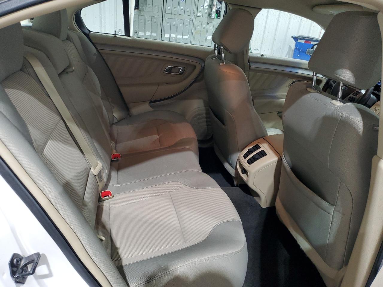 2015 Ford Taurus - Image 10