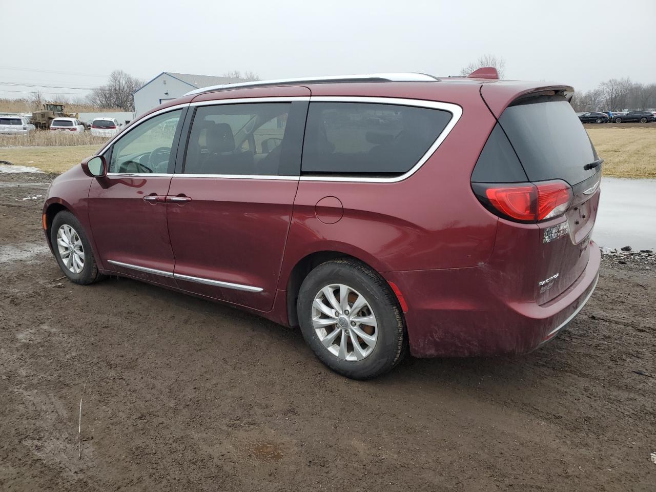 2018 Chrysler Pacifica - Image 2