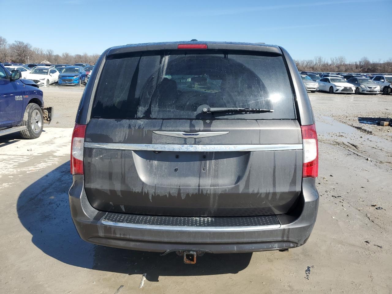 2015 Chrysler Town & Country - Image 6