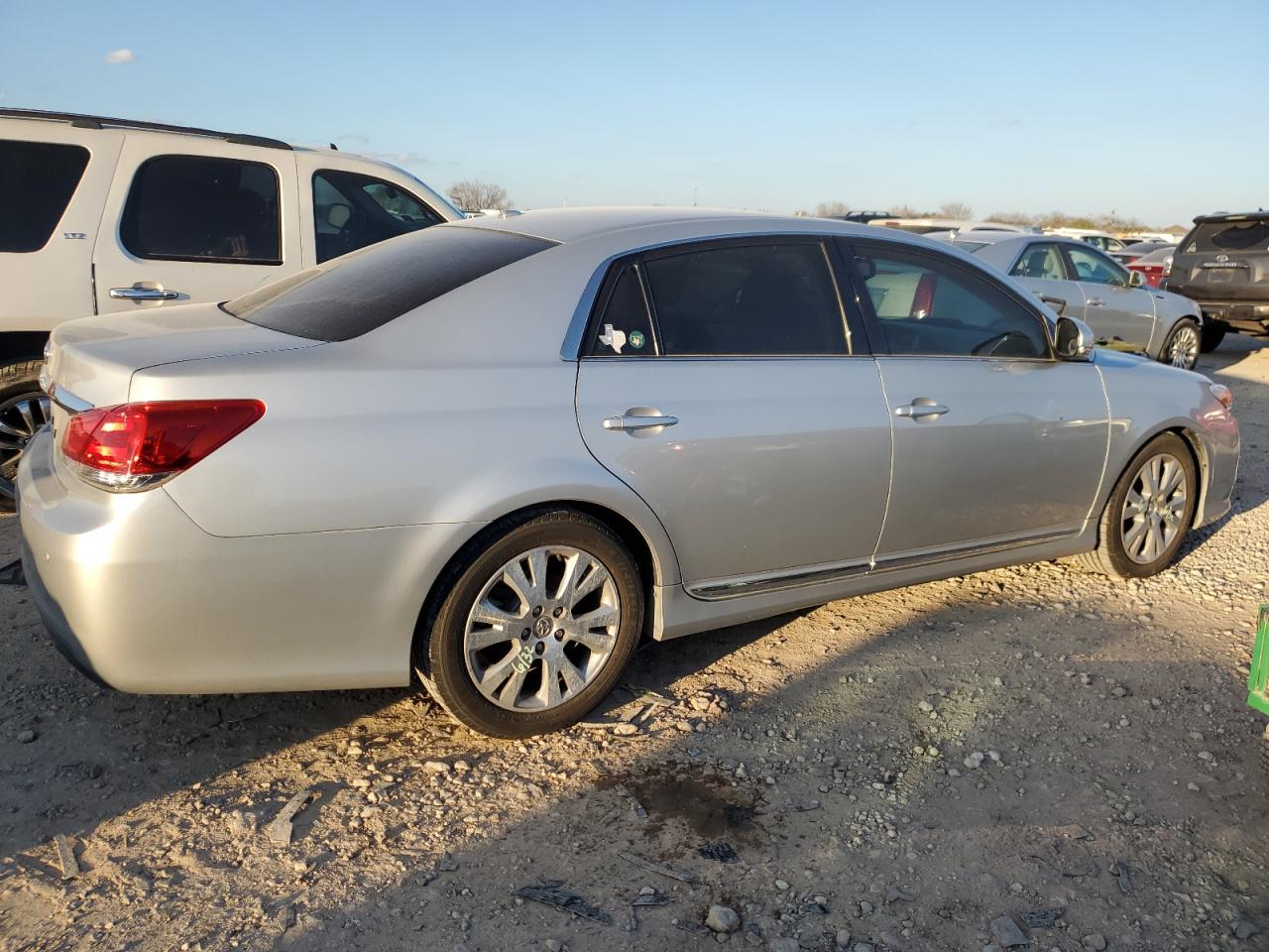 2012 Toyota Avalon - Image 3