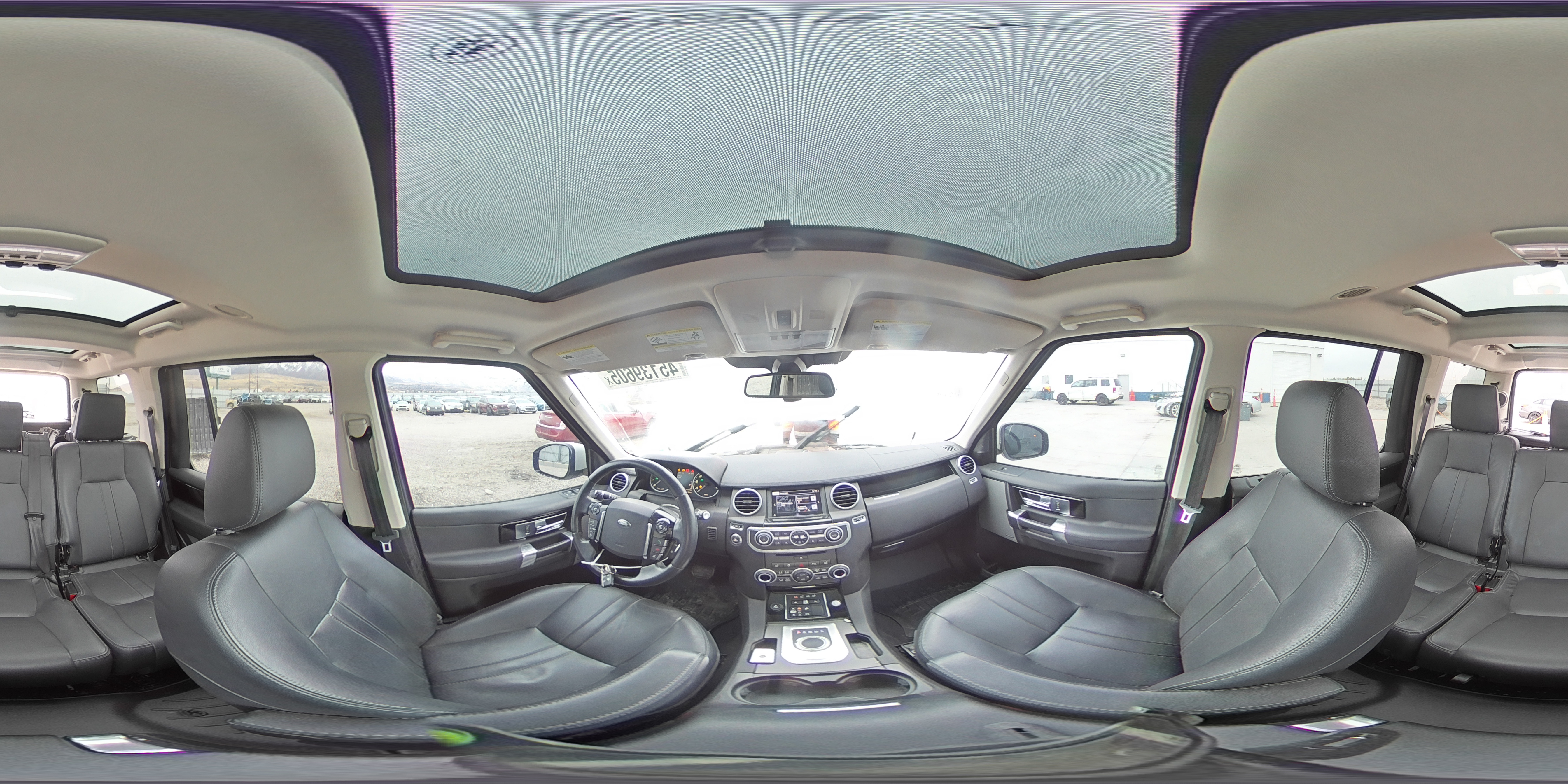 2016 Land Rover LR4 - Image 13