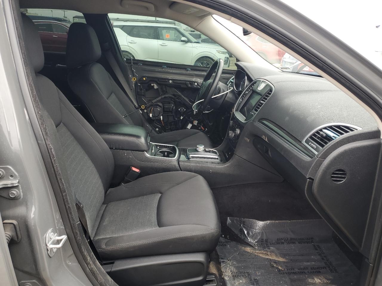 2018 Chrysler 300 - Image 7