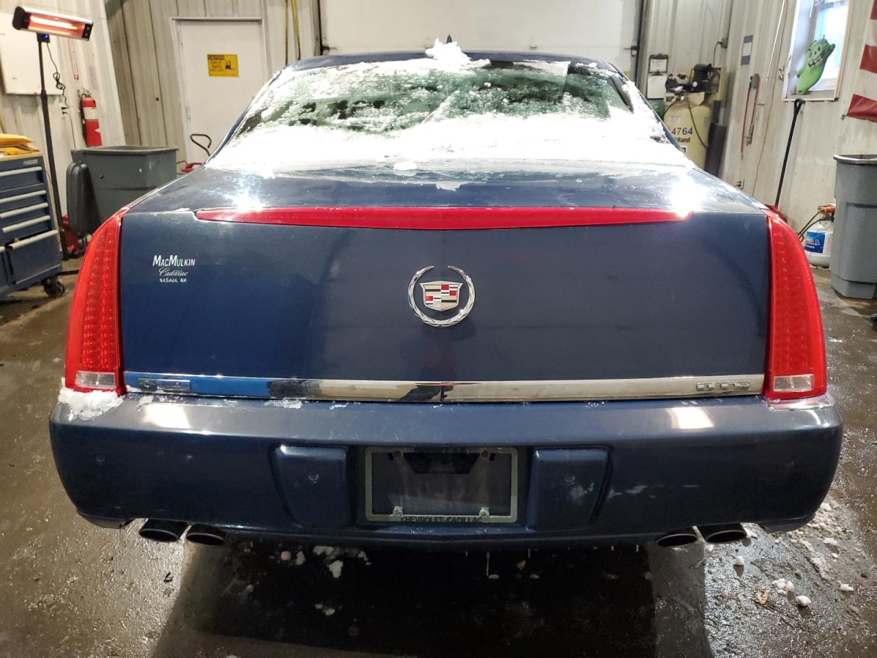 2009 Cadillac DTS - Image 6