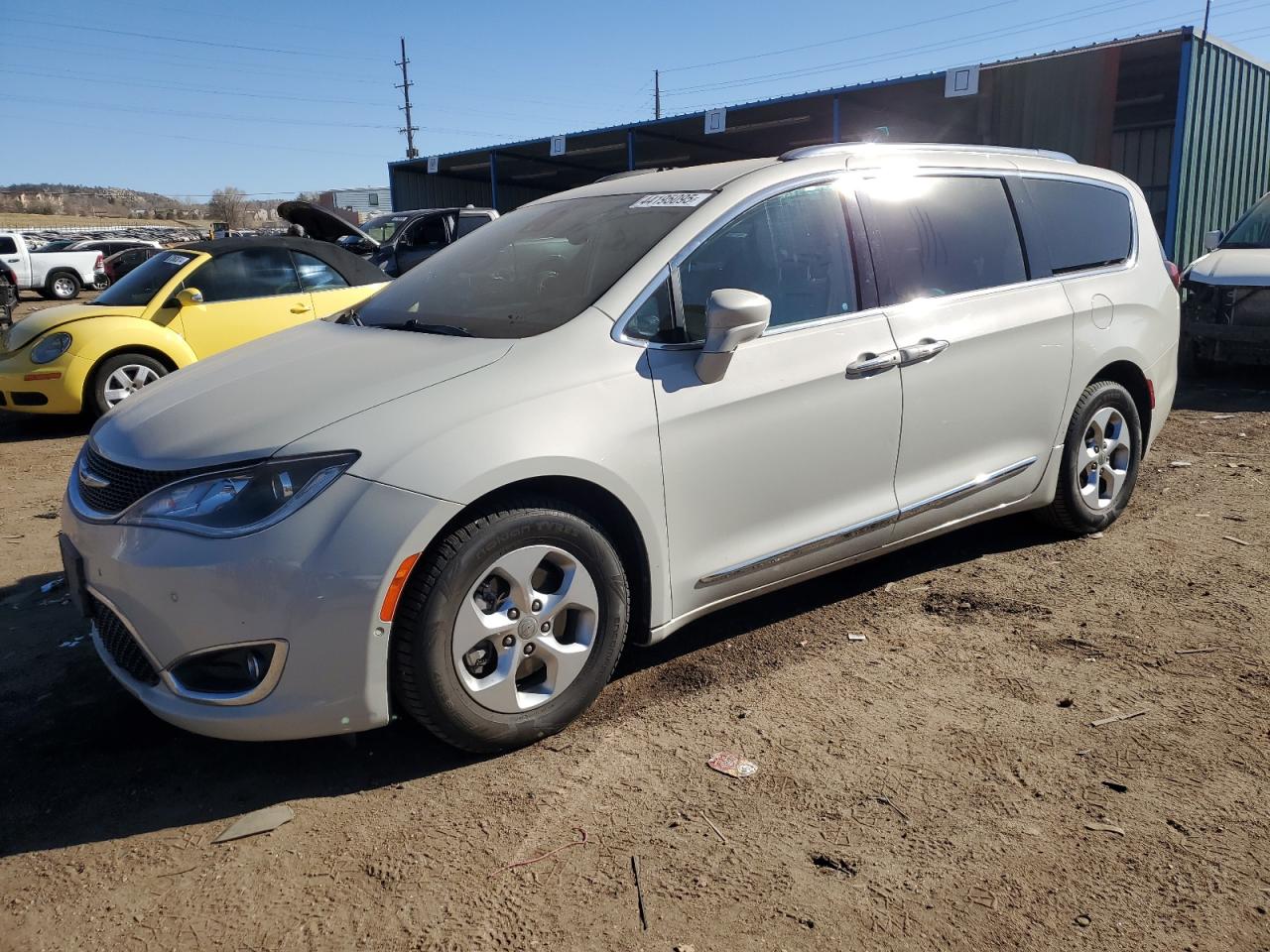 2017 Chrysler Pacifica - Image 1