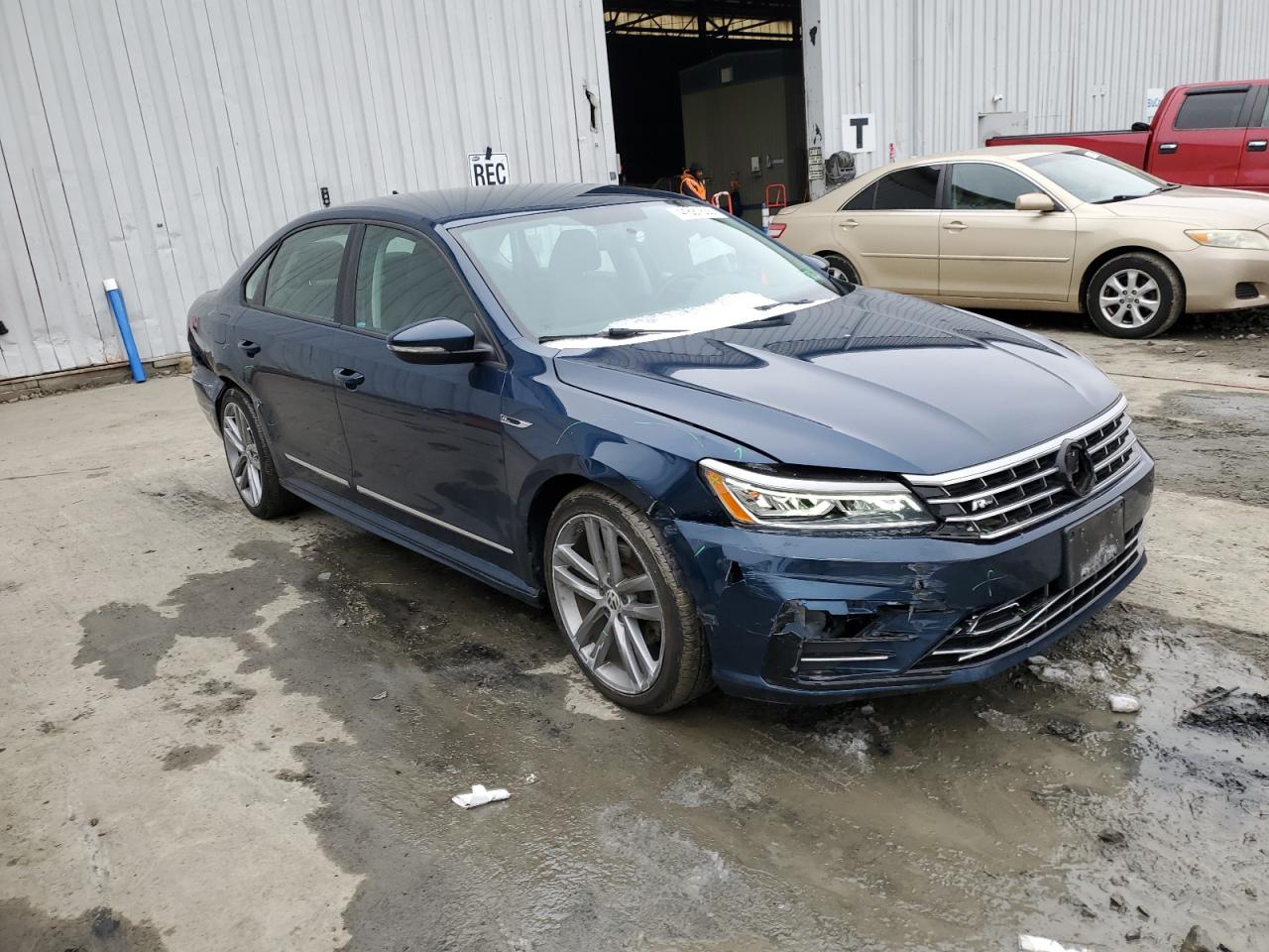 2018 Volkswagen Passat - Image 5