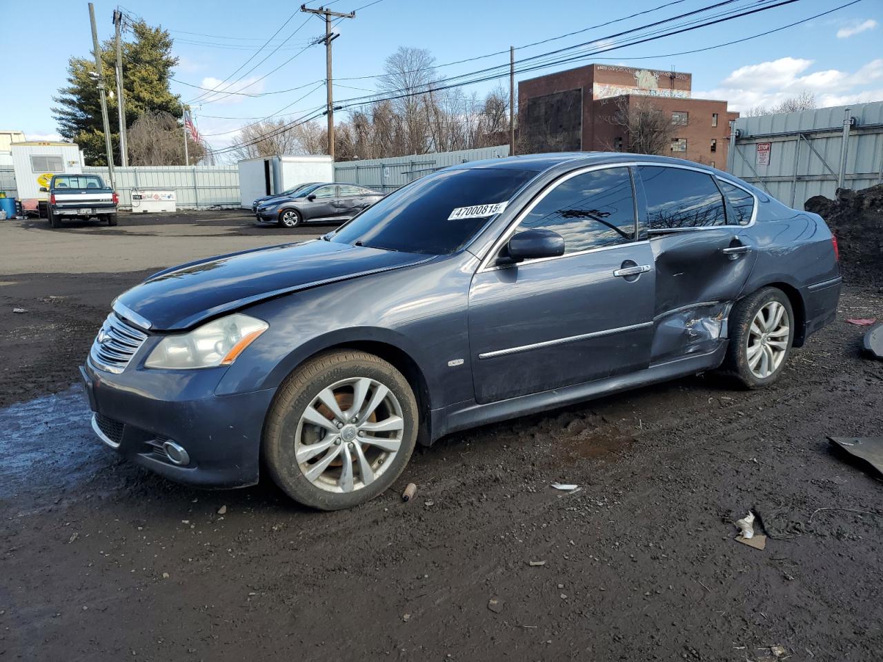 Infiniti M