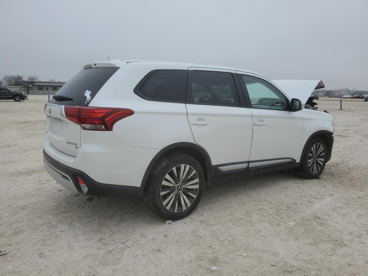 2019 Mitsubishi Outlander - Image 3