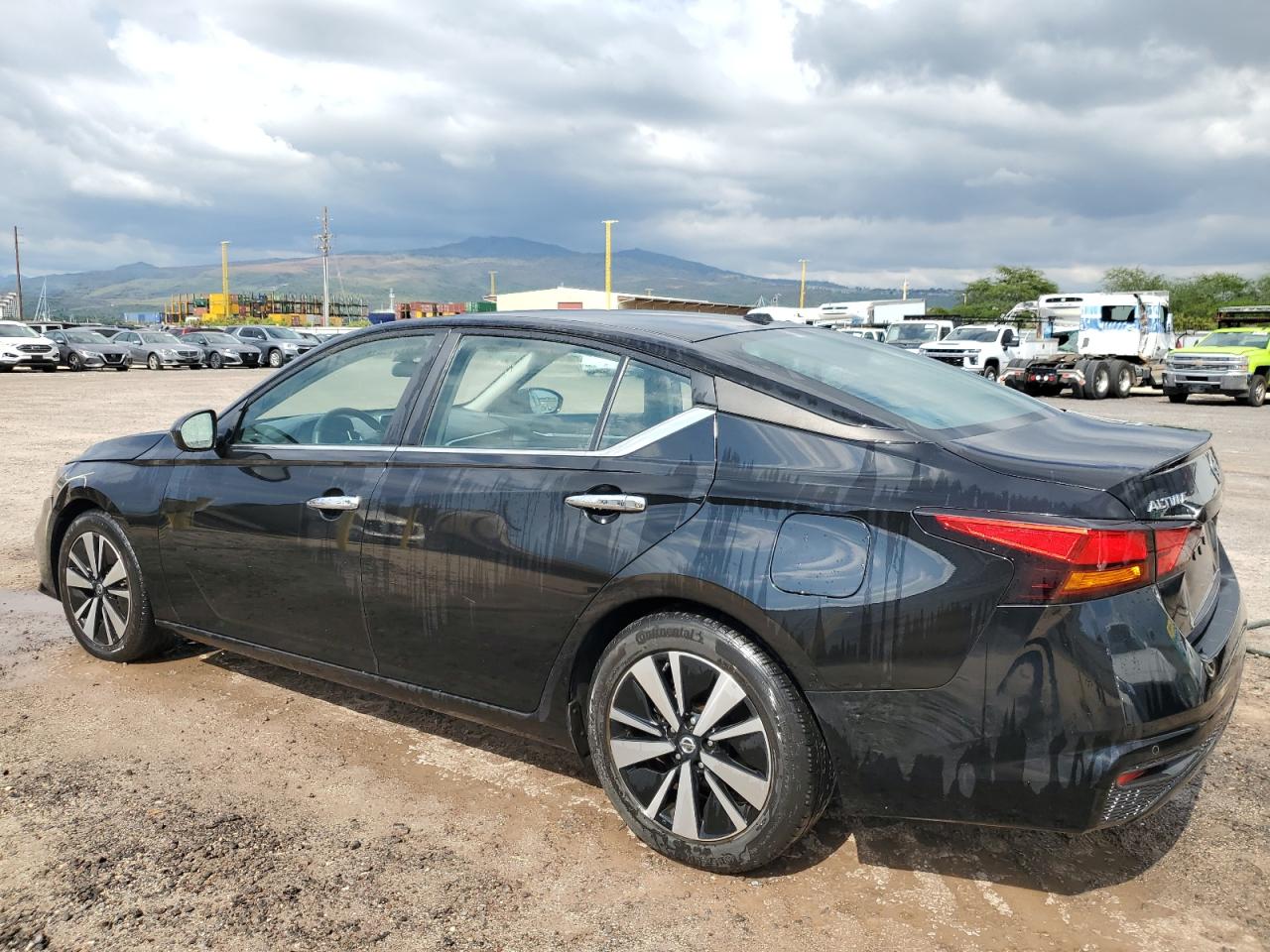 2021 Nissan Altima - Image 2
