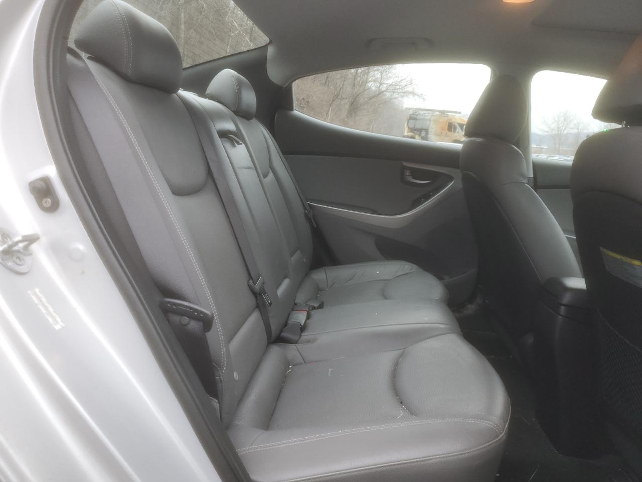 2012 Hyundai Elantra - Image 10