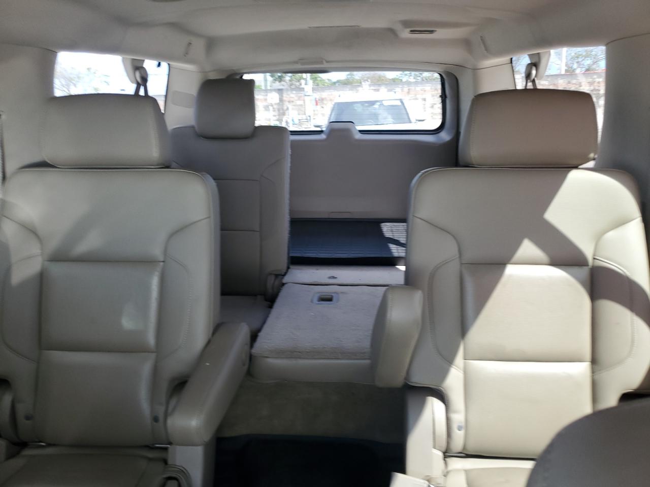 2015 Chevrolet Suburban - Image 10