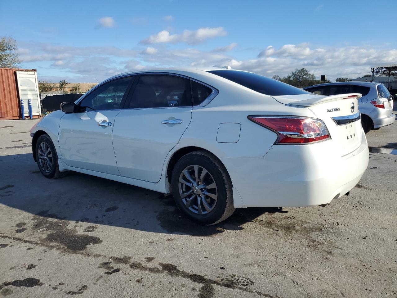 2015 Nissan Altima - Image 2