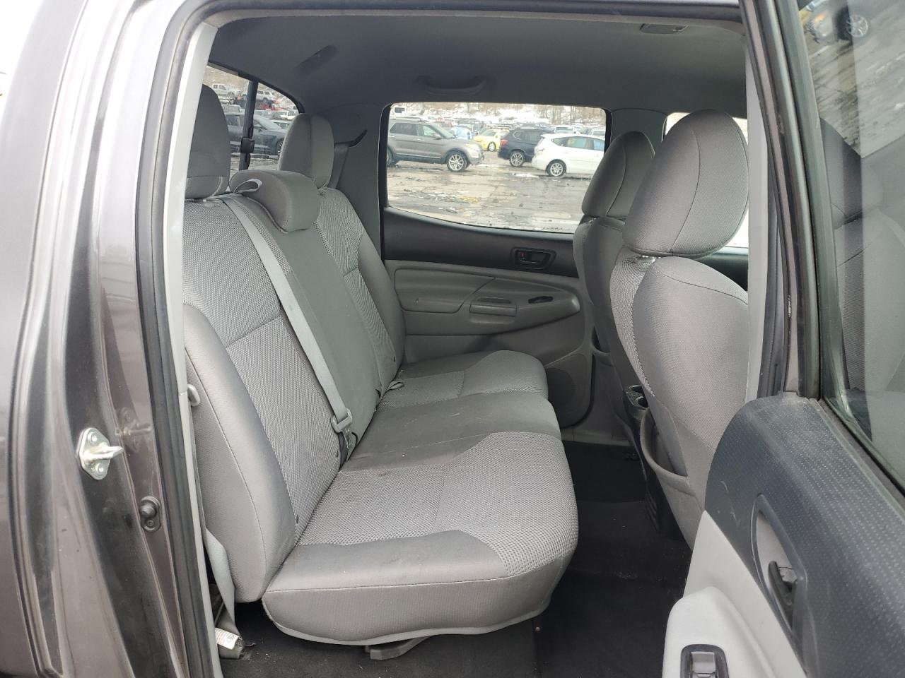 2015 Toyota Tacoma - Image 10