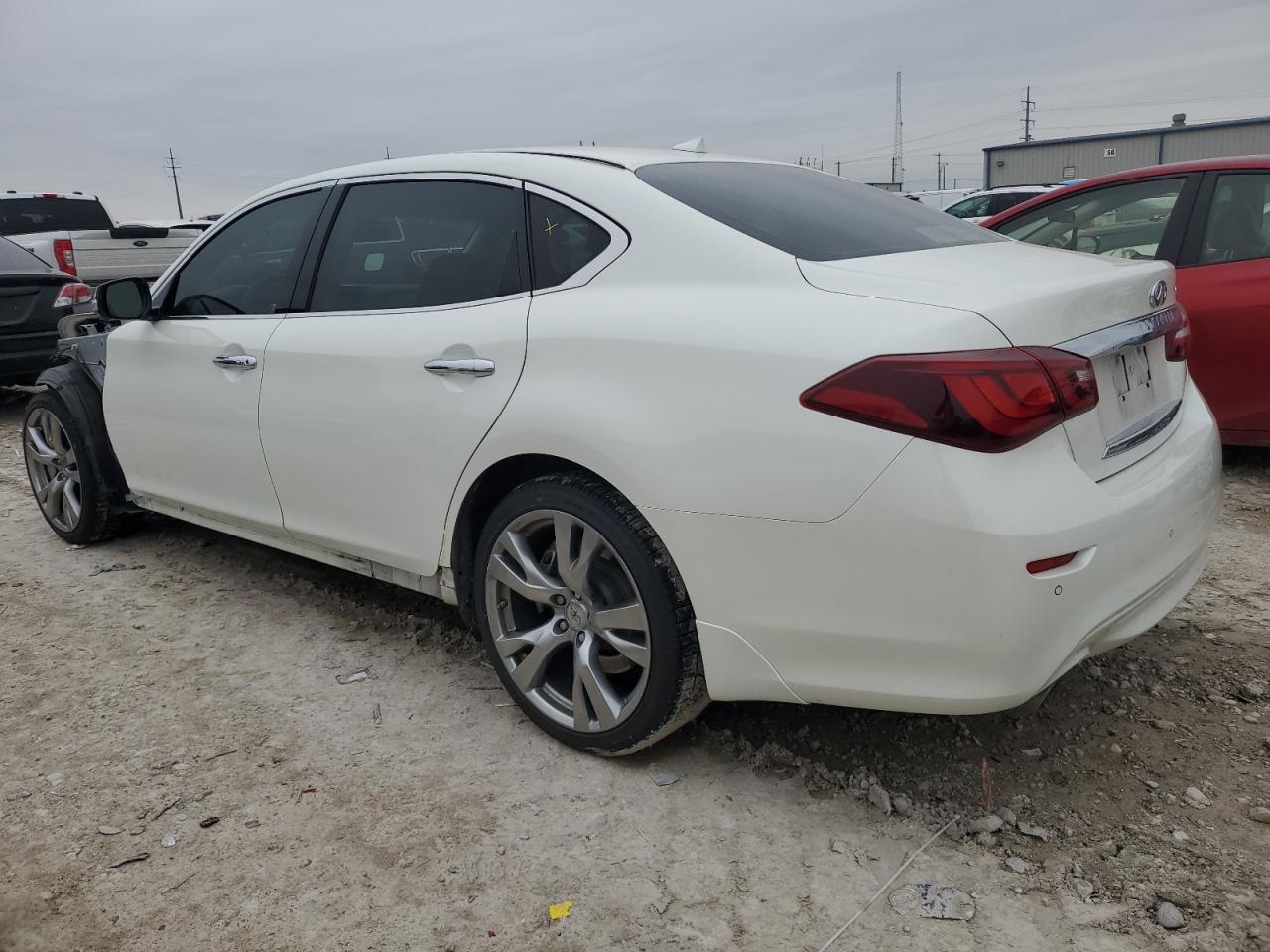2018 Infiniti Q70 - Image 2