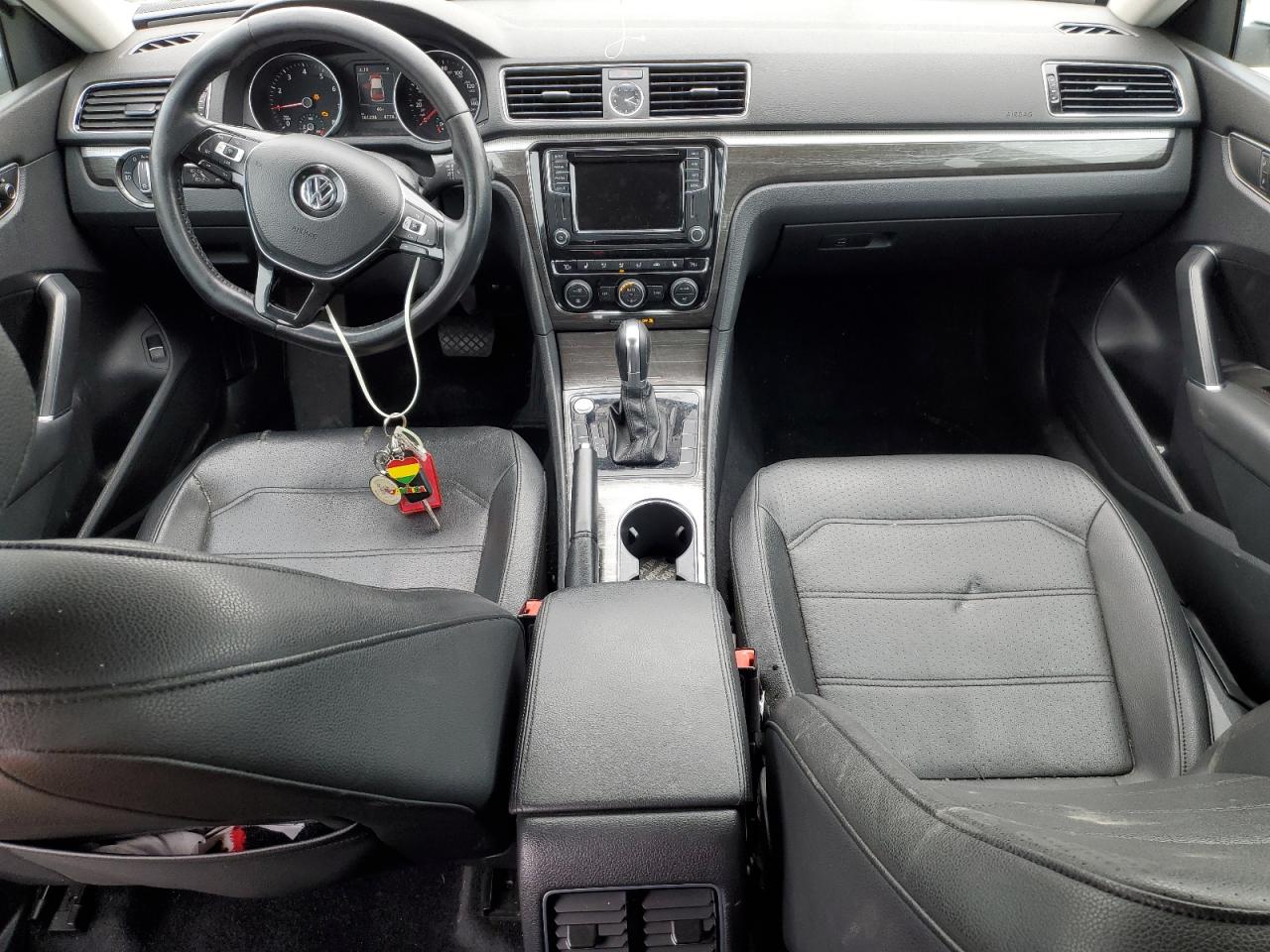 2017 Volkswagen Passat - Image 8