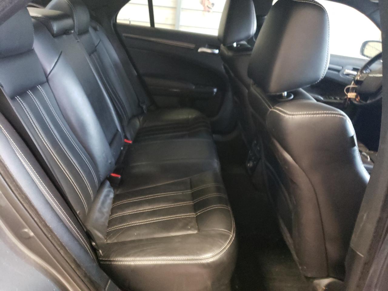 2012 Chrysler 300 - Image 10