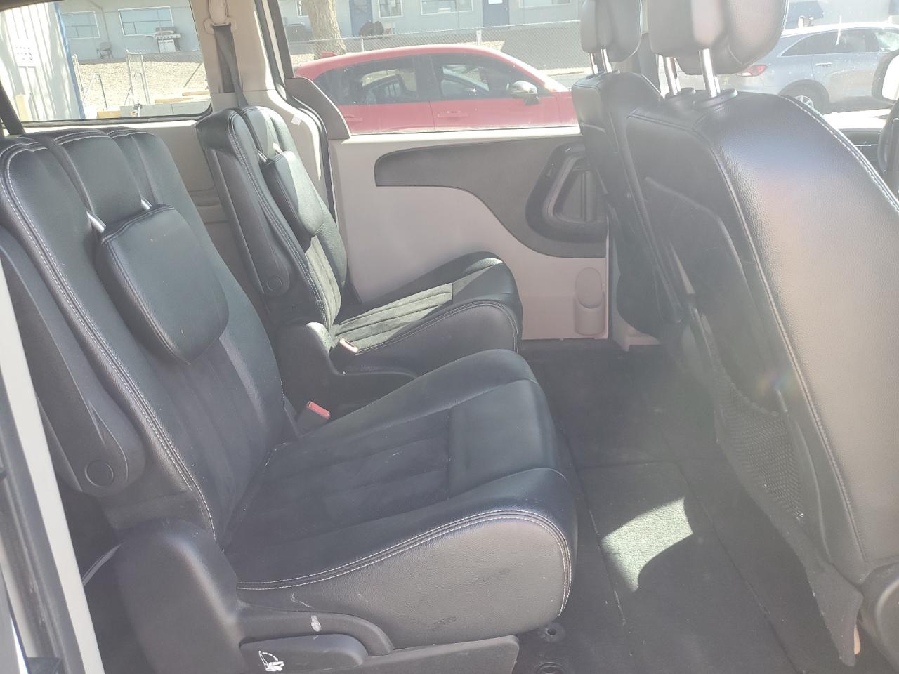 2018 Dodge Caravan - Image 12