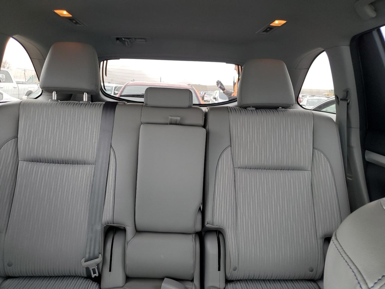 2014 Toyota Highlander - Image 10