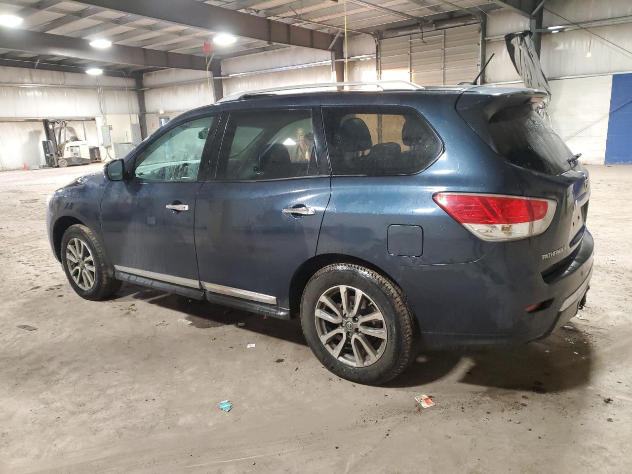 2013 Nissan Pathfinder - Image 2