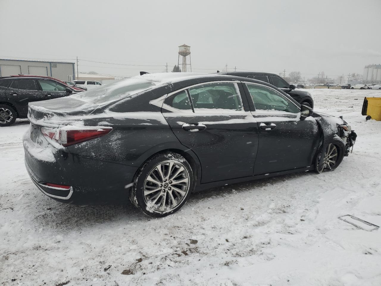 2021 Lexus ES - Image 3