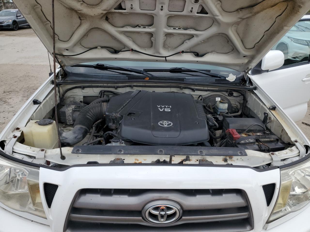 2010 Toyota Tacoma - Image 11