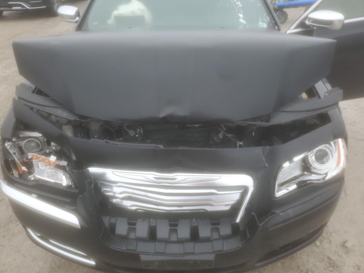 2012 Chrysler 300 - Image 12