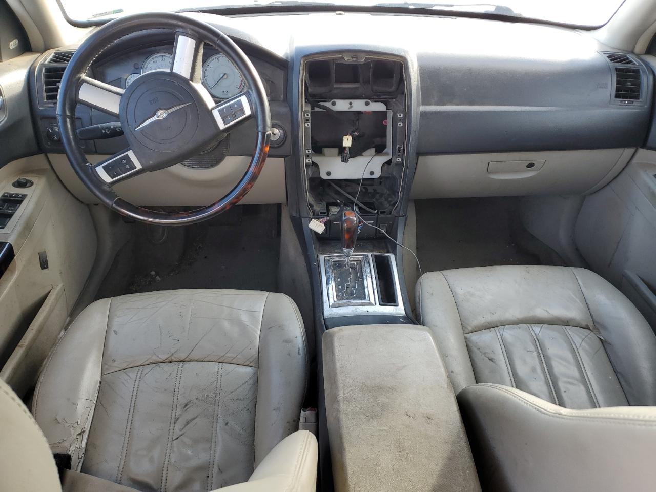 2007 Chrysler 300 - Image 8