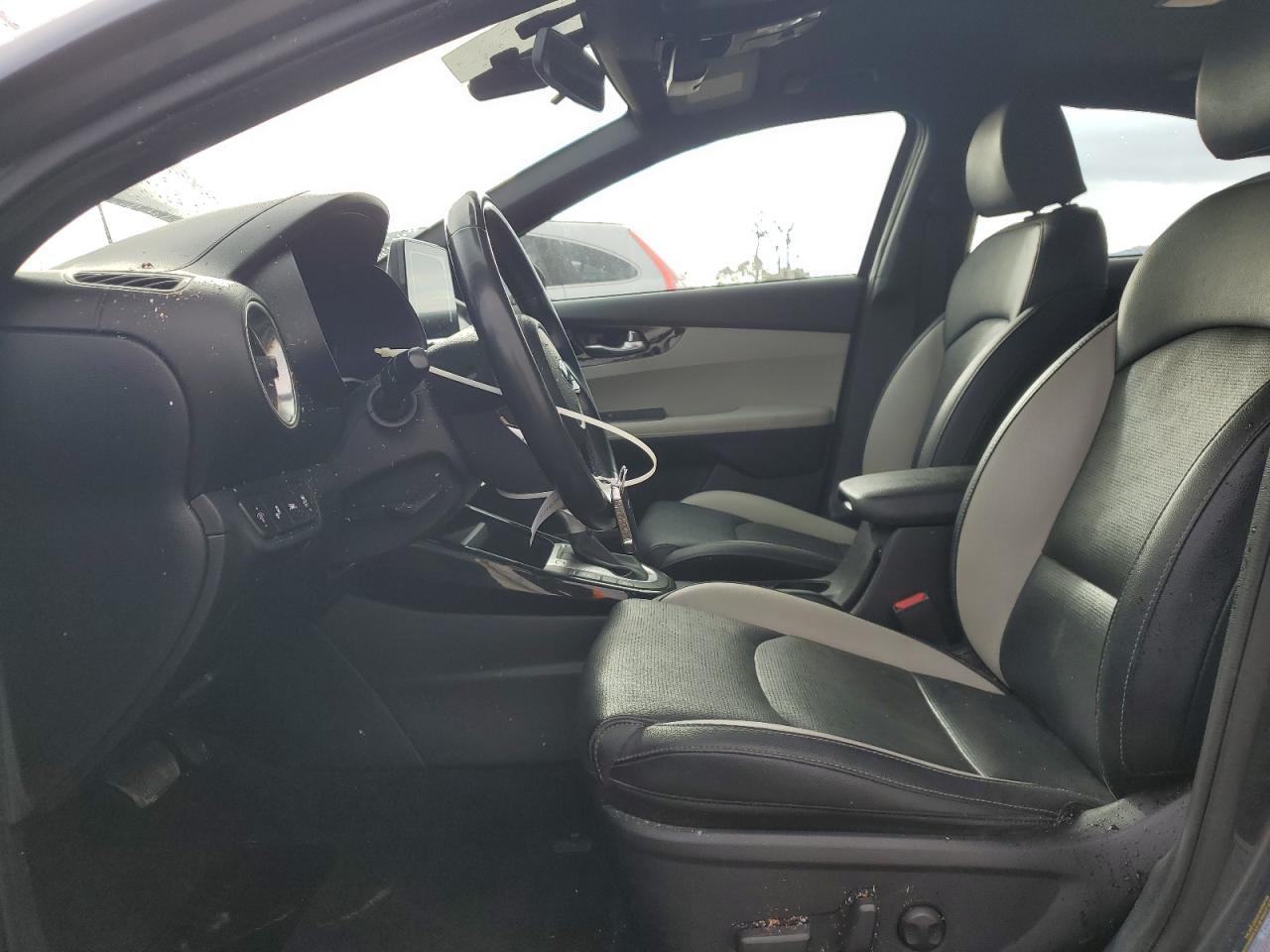 2020 Kia Forte - Image 7